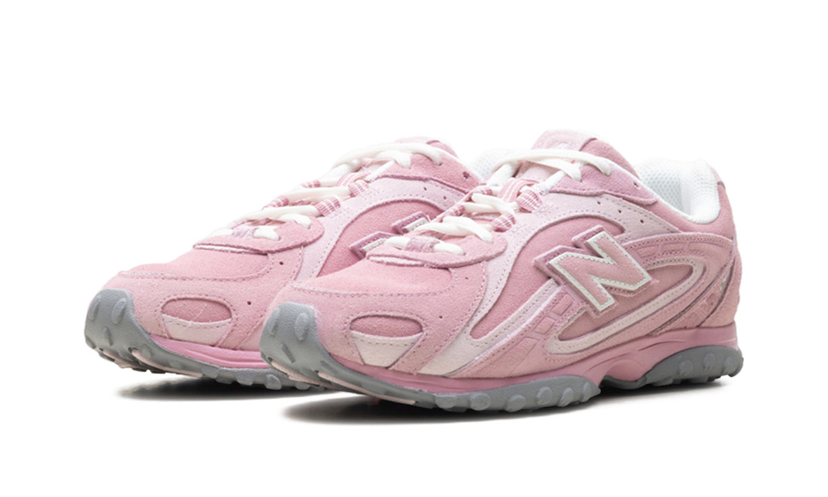 New Balance 204L "Pastel Pink" Sneakers