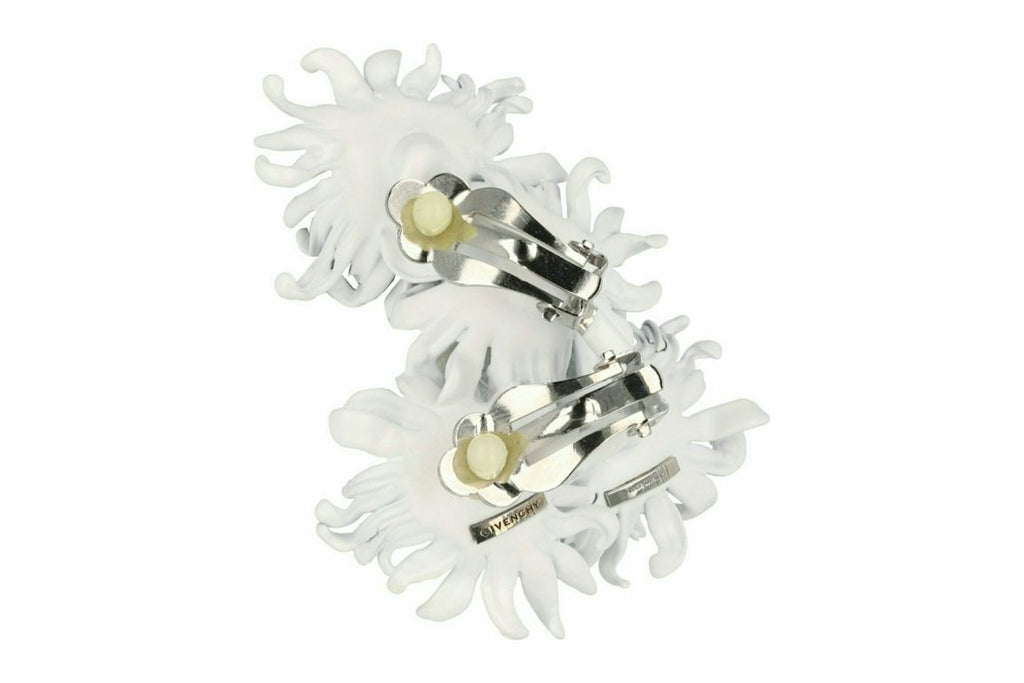 Givenchy Daisy Pendant Ear Craler White