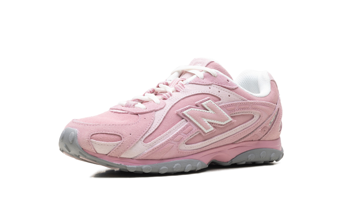 New Balance 204L "Pastel Pink" Sneakers